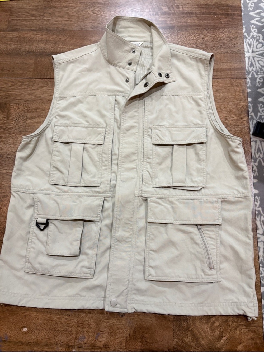 TravelSmith Vest Men’s Large Tan Full Zip Safari Pockets Nylon Outdoors Hiking